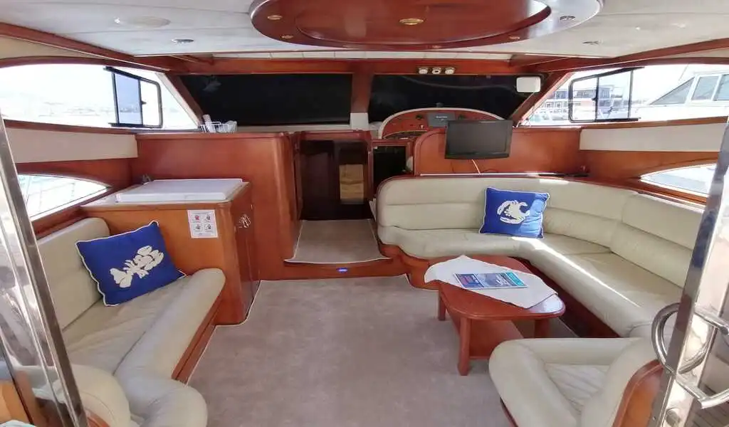 YACHT EFSANE V